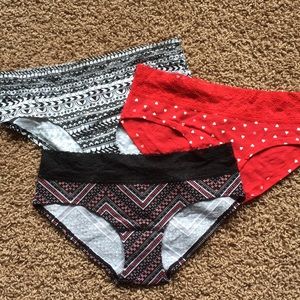 NWT Victoria’s Secret Medium hip hugger underwear